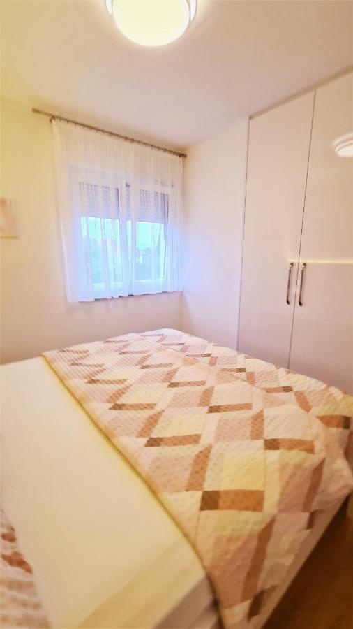 Apartment Karamarko Malinska Buitenkant foto