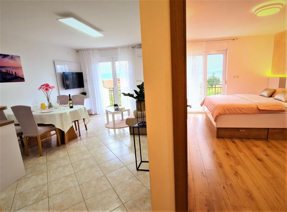 Apartment Karamarko Malinska Buitenkant foto