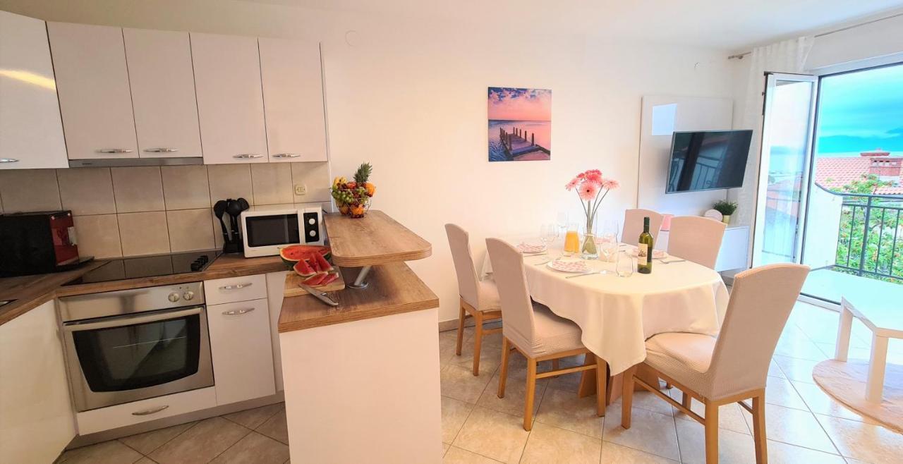 Apartment Karamarko Malinska Buitenkant foto