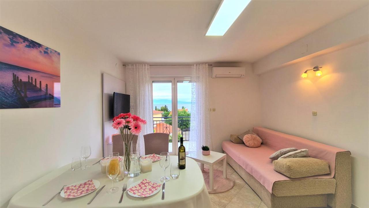 Apartment Karamarko Malinska Buitenkant foto